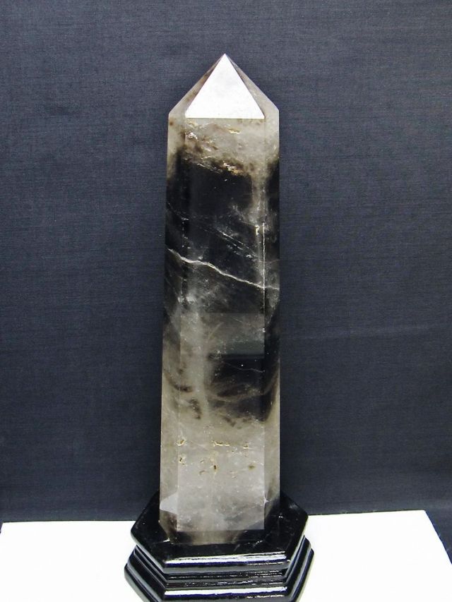 1.9Kg ライトニング水晶 六角柱[T581-6105]
