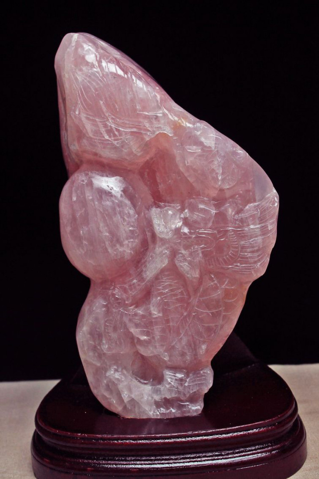 3.3Kg ローズクォーツ 手彫り 龍[T583-1008]
