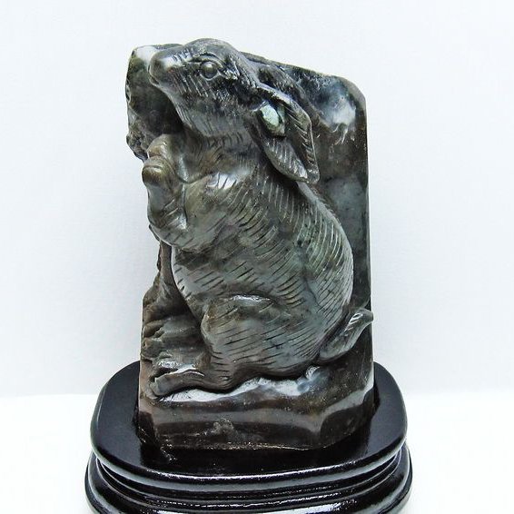 1.9Kg エメラルド 手彫り ウサギ 置物[T583-1127]