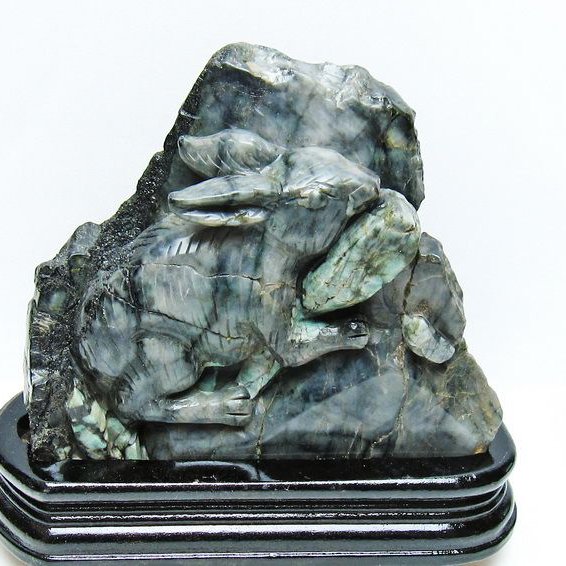 2.3Kg エメラルド 手彫り ウサギ 置物[T583-1161]