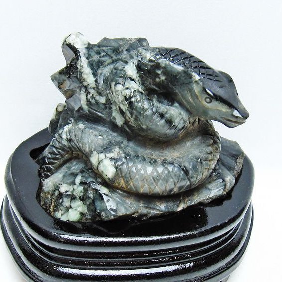 エメラルド 手彫り コブラ 置物[T583-1177]