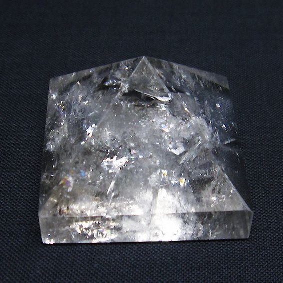 虹入り ヒマラヤ水晶ピラミッド[T600-2366]