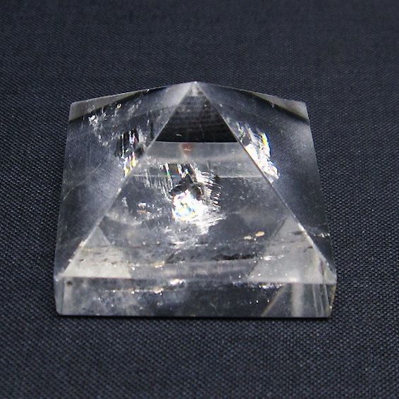 虹入り ヒマラヤ水晶ピラミッド [t600-2368]