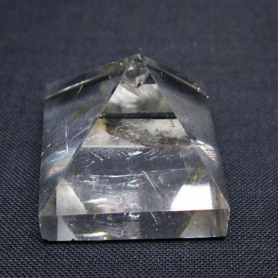 ヒマラヤ水晶ピラミッド [t600-2573]