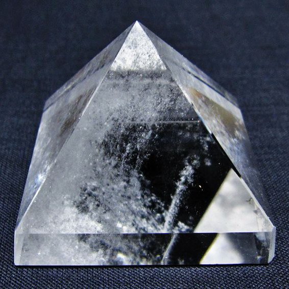 ヒマラヤ水晶ピラミッド [t600-2828]
