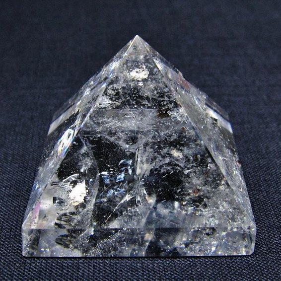 ヒマラヤ水晶ピラミッド [t600-2848]