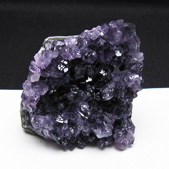 ウルグアイ産アメジストクラスター