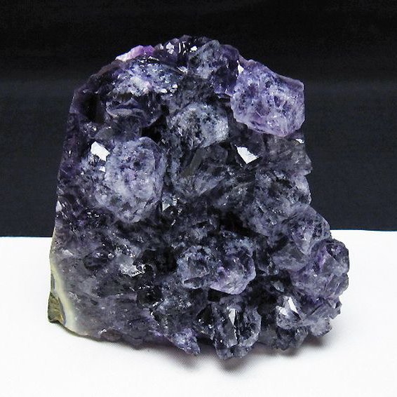 【高品質】ウルグアイ産アメジストクラスター　木製台座付き ウルグアイ産 アメジストクラスター【木製台座付き】 NO.3 ☆天然石