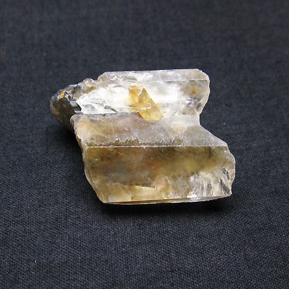 ガーデンルチル入り 水晶 原石[t626-1342]