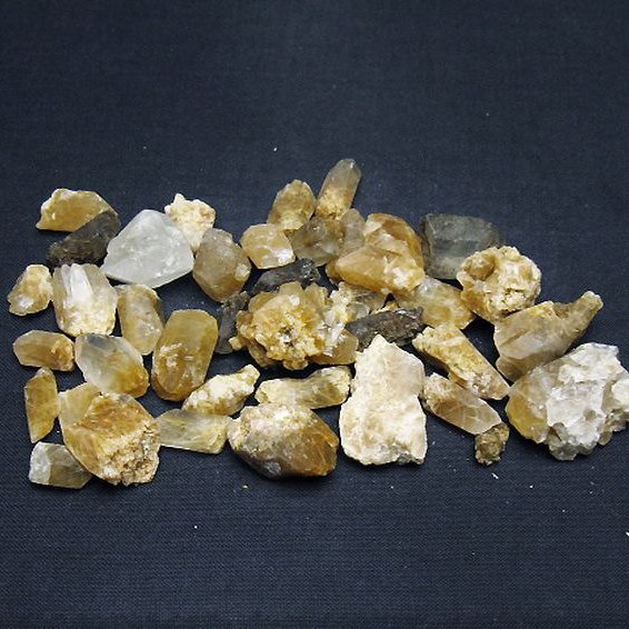 ルチル入り 水晶 原石 [t626-1541]