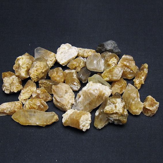 ルチル入り 水晶 原石[t626-1557]