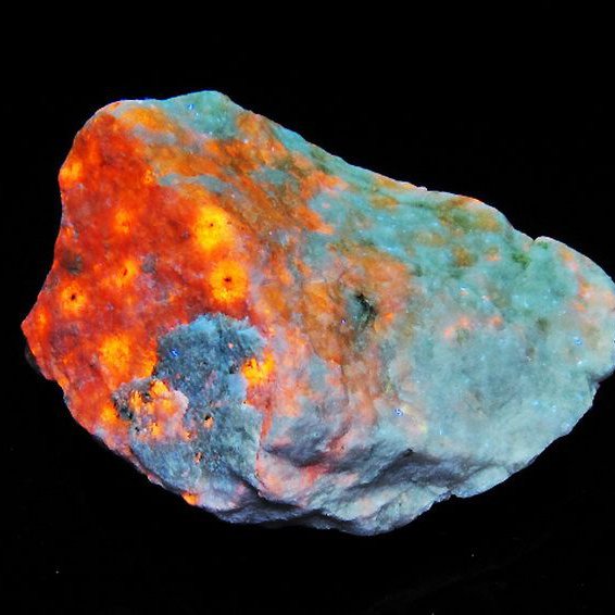 ハックマナイト 原石[T636-2198]