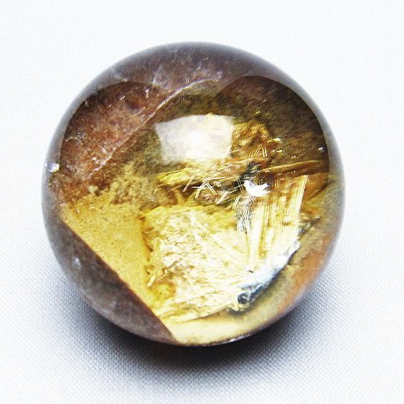 ゴールドタイチンルチル入り 水晶 丸玉 43mm [T637-4448]