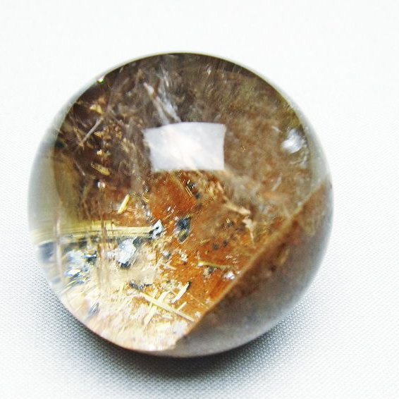 ゴールドタイチンルチル入り 水晶 丸玉 42mm [t637-4676]