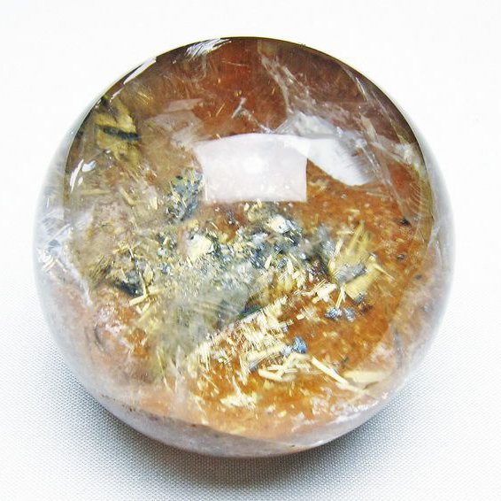 ゴールドタイチンルチル入り 水晶 丸玉 66mm [T637-4742]