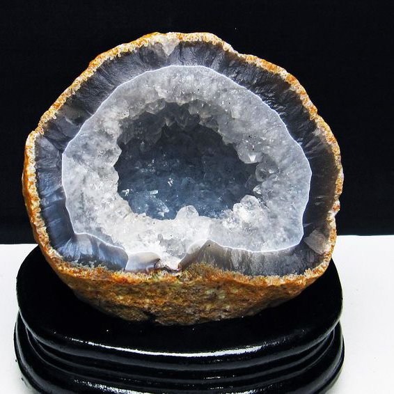 ウルグアイ産 アゲート水晶ドーム [t640-2099]