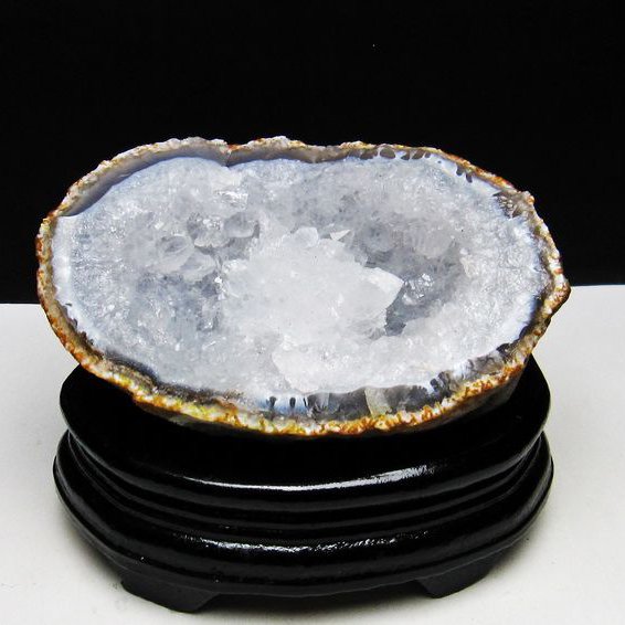 ウルグアイ産 アゲート水晶ドーム [t640-2205]