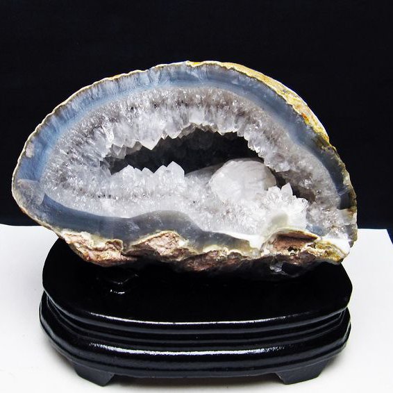 2.3Kg ブラジル産 アゲートドーム カルサイト共生[T640-2237]