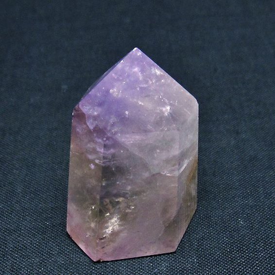 アメジスト 六角柱 [t642-6197]