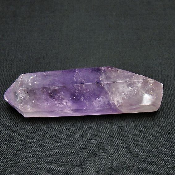 アメジスト 六角柱[t642-6535]