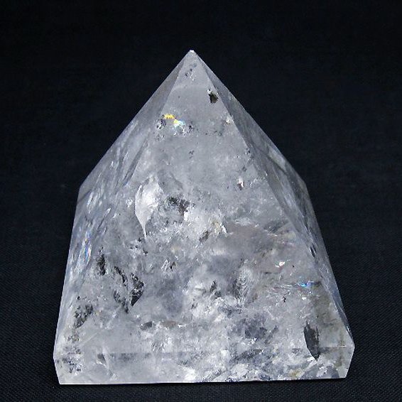 虹入り ヒマラヤ水晶ピラミッド [t648-3826]