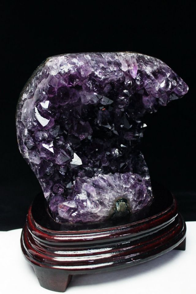 2.4Kg ウルグアイ産アメジストクラスター