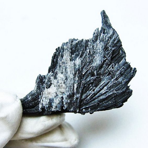 ブラック カイヤナイト 原石[T697-3868]