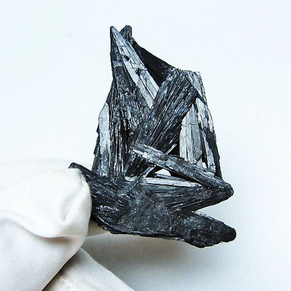 ブラック カイヤナイト 原石[T697-3879]