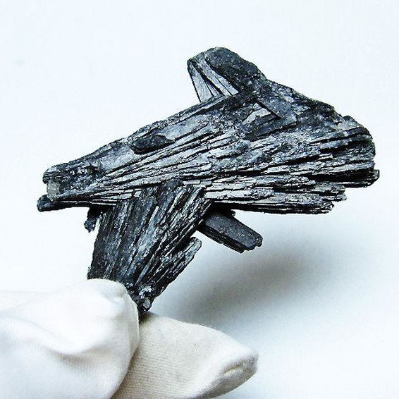 ブラック カイヤナイト 原石[t697-3882]