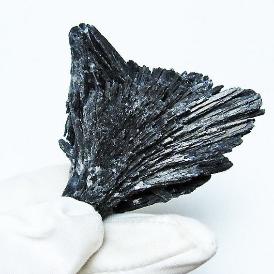 ブラック カイヤナイト 原石[T697-3900]