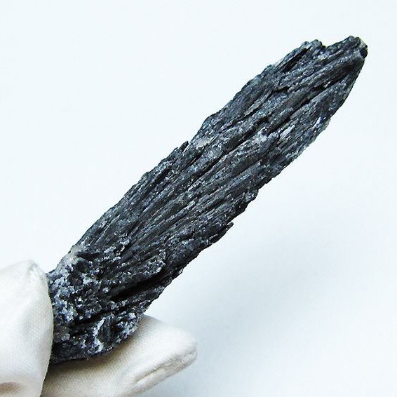 ブラック カイヤナイト 原石[T697-3919]