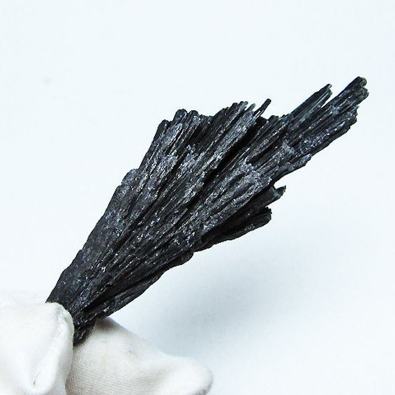 ブラック カイヤナイト 原石[t697-3924]