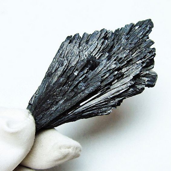 ブラック カイヤナイト 原石[t697-3939]