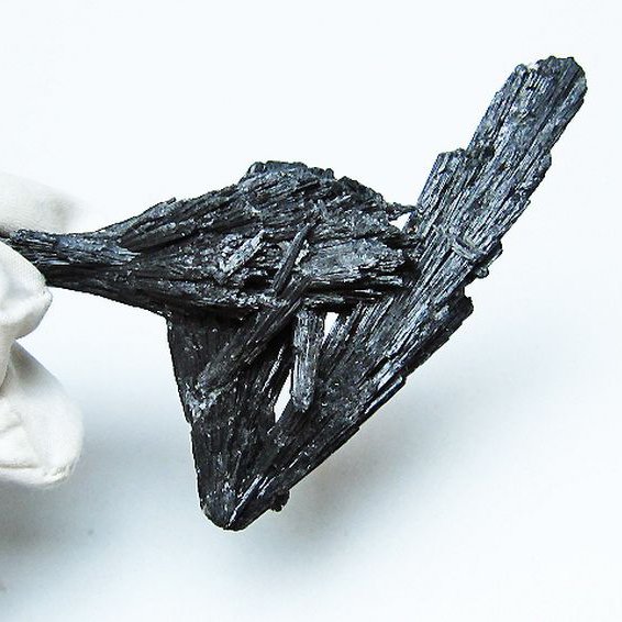 ブラック カイヤナイト 原石[T697-3950]