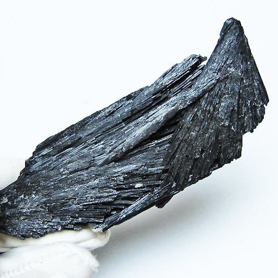 ブラック カイヤナイト 原石[T697-3968]