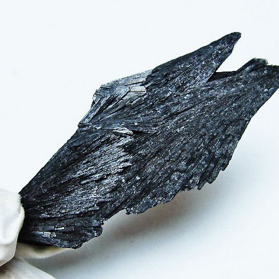 ブラック カイヤナイト 原石[T697-3981]