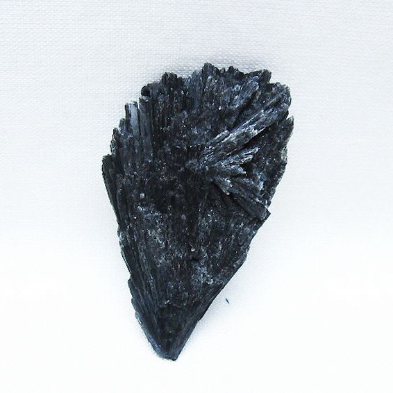 ブラック カイヤナイト 原石 [t697-4194]