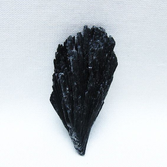 ブラック カイヤナイト 原石 [t697-4199]