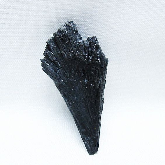 ブラック カイヤナイト 原石 [t697-4206]