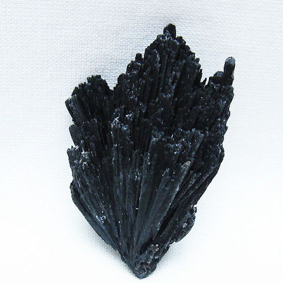 ブラック カイヤナイト 原石 [t697-4210]
