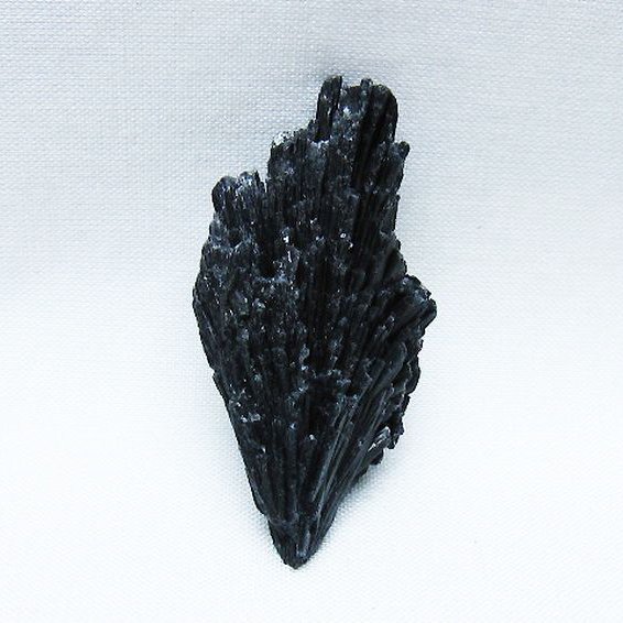 ブラック カイヤナイト 原石 [t697-4213]