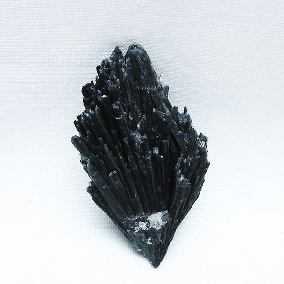 ブラック カイヤナイト 原石 [t697-4214]