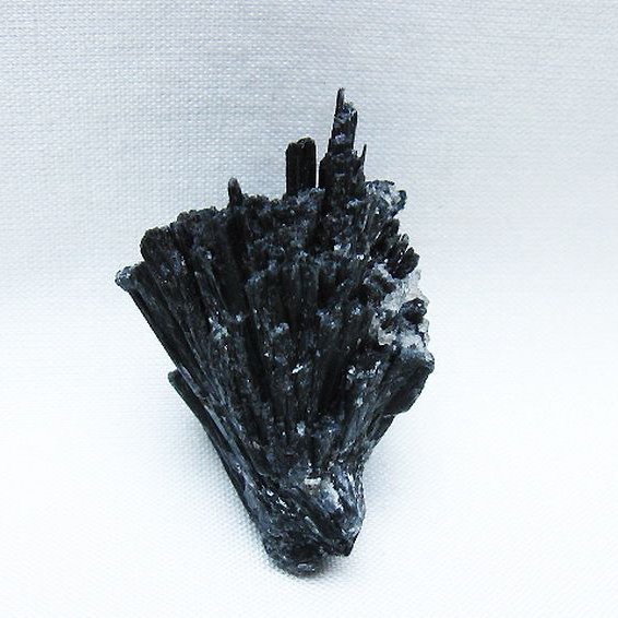 ブラック カイヤナイト 原石 [t697-4232]