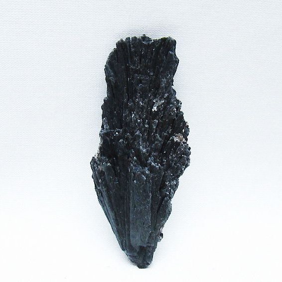 ブラック カイヤナイト 原石 [t697-4356]
