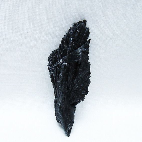 ブラック カイヤナイト 原石 [t697-4373]