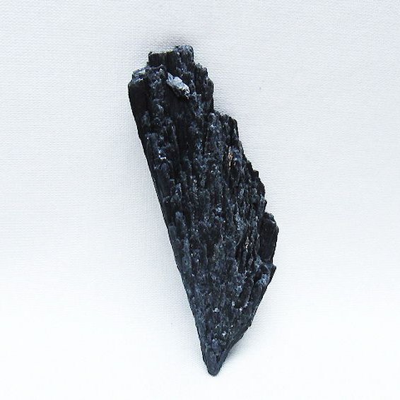 ブラック カイヤナイト 原石 [t697-4380]