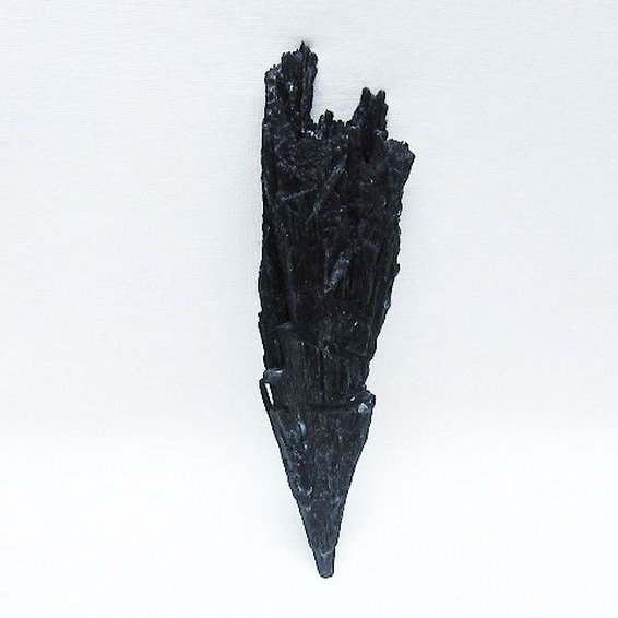 ブラック カイヤナイト 原石 [t697-4428]