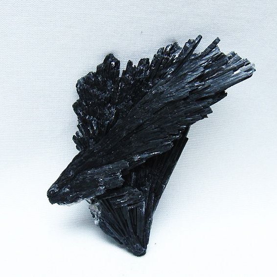 ブラック カイヤナイト 原石 [t697-4434]