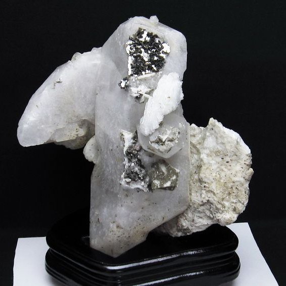 2.2Kg 雲母入り ヒマラヤ水晶 原石[T704-1048]