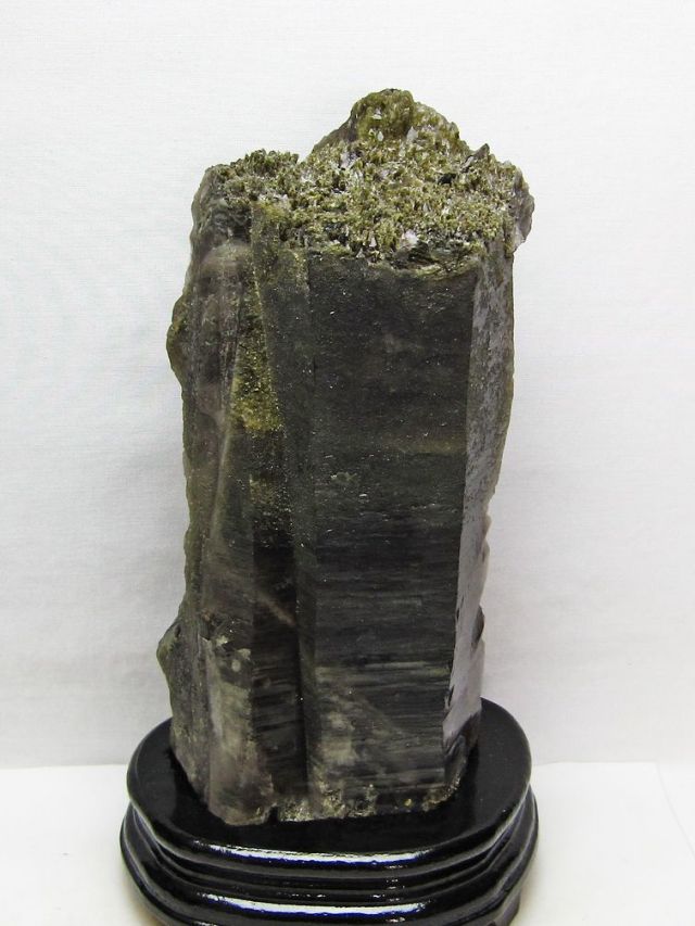2.3Kg タイチンルチル入り ライトニング水晶 原石 [t704-1502]